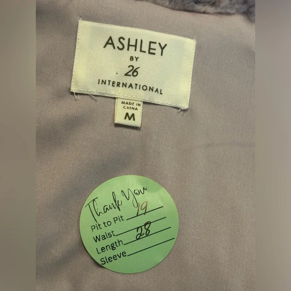 Ashley by 26 International Soft Faux Sherpa Tunic Vest - Picture 5 of 6